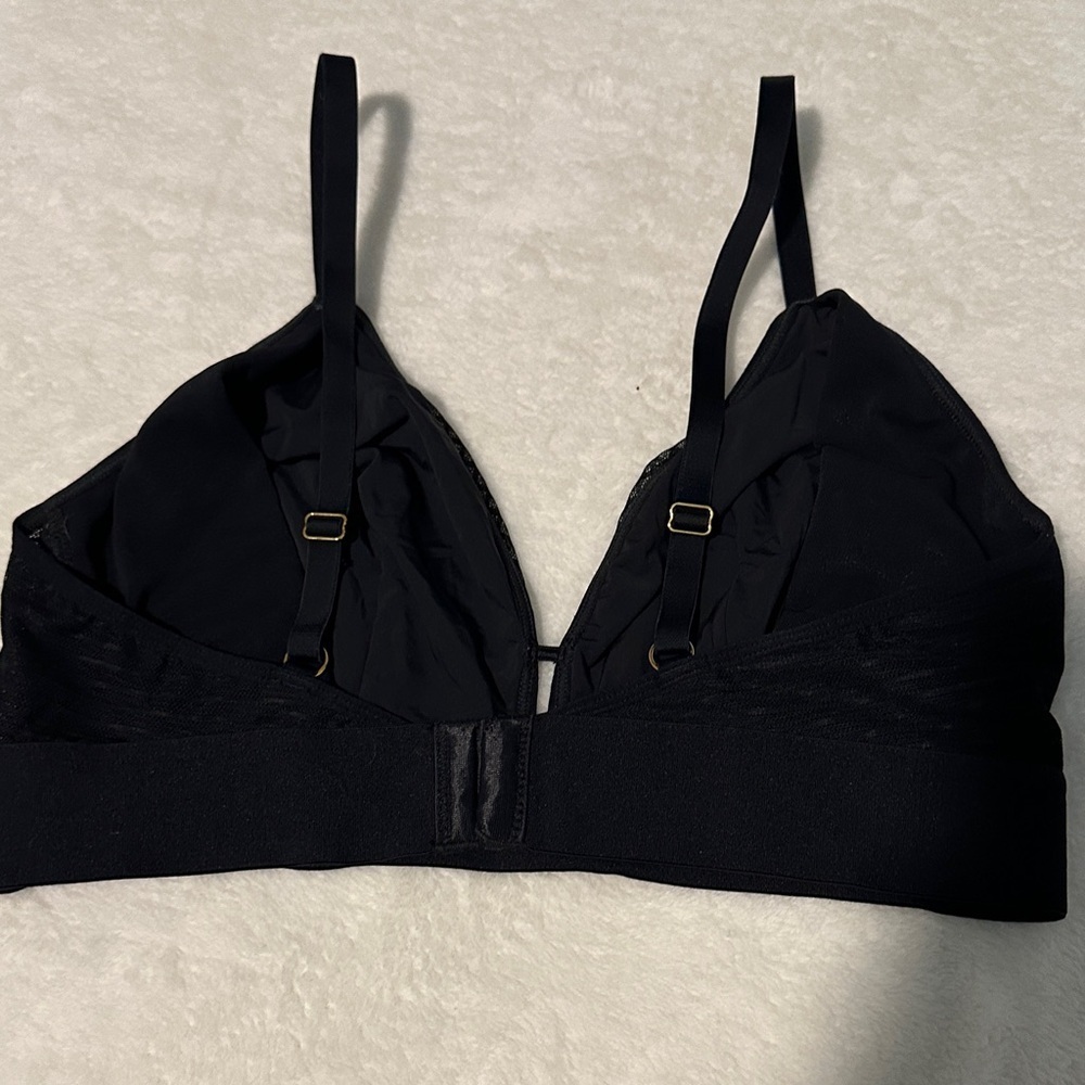 Lively Black Bralette - Picture 5 of 9